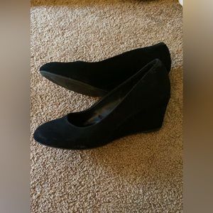 Heel wedges black warn 4 times for choir few scuffs barely noticeable in person